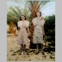 Valeria&Katie_PalmTree.jpg